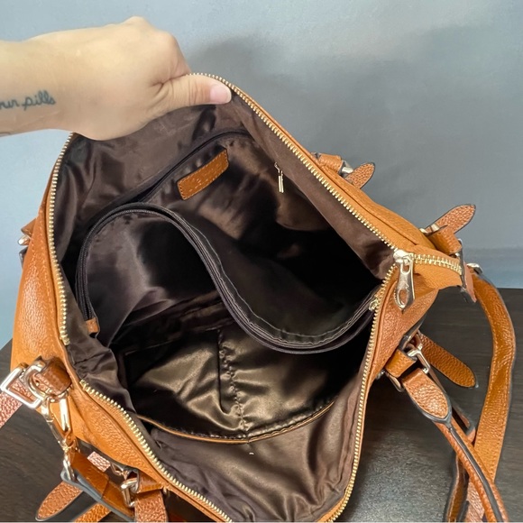 KATTEE large capacity shoulder bag with metal feet and buckle details - Picture 9 of 16